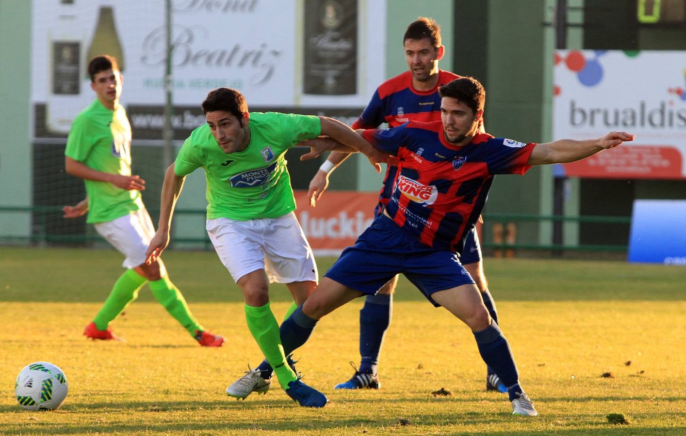 Partido de fútbol entre la Gimnástica Segoviana y el Almazán