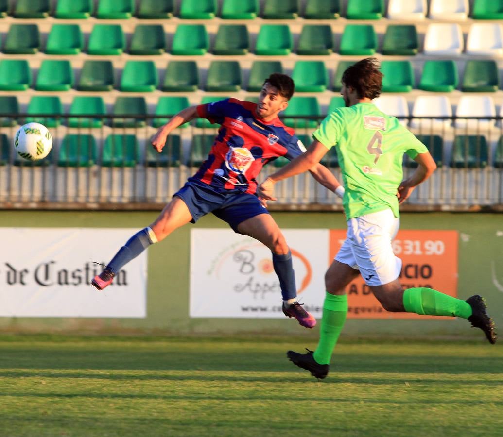 Partido de fútbol entre la Gimnástica Segoviana y el Almazán