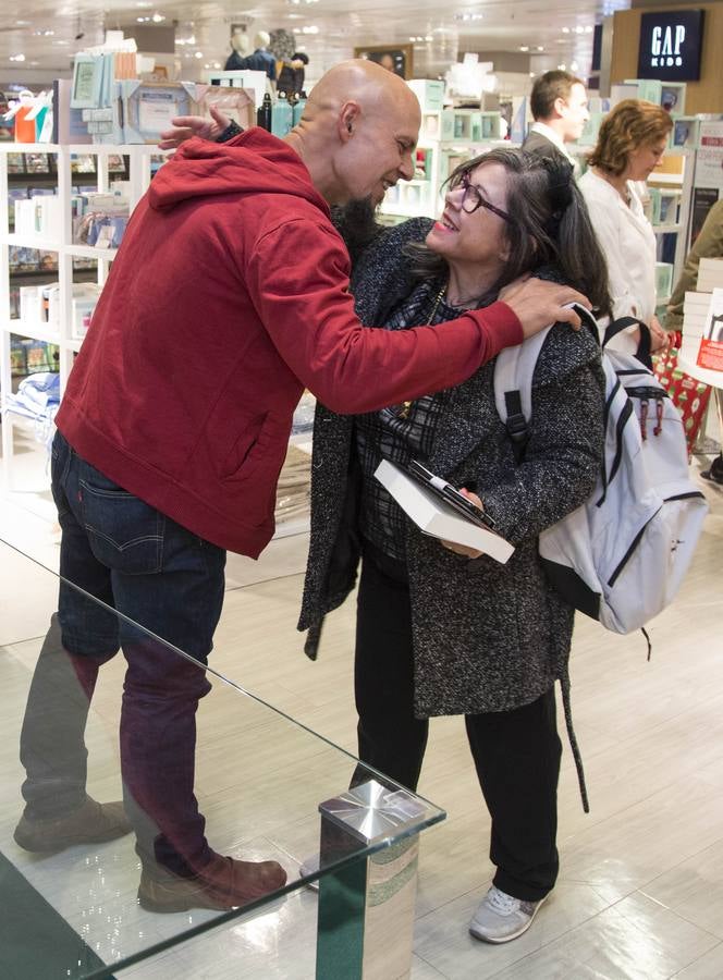 Firma de libros de César Pérez Gellida en El Corte Inglés