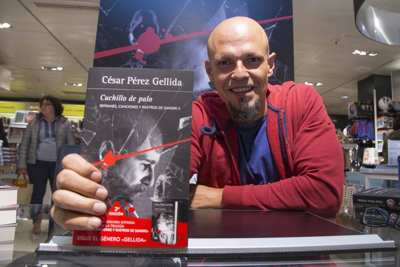 Firma de libros de César Pérez Gellida en El Corte Inglés