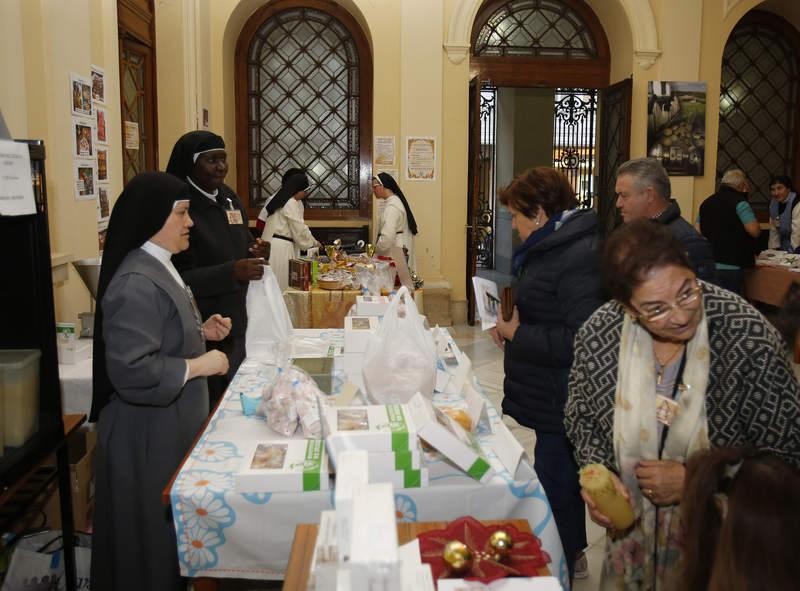 Exposición y venta de dulces de las monjas en Palencia
