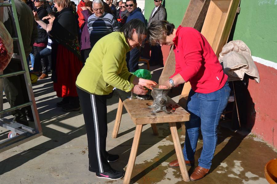 Matanza tradicional en Macotera, Salamanca