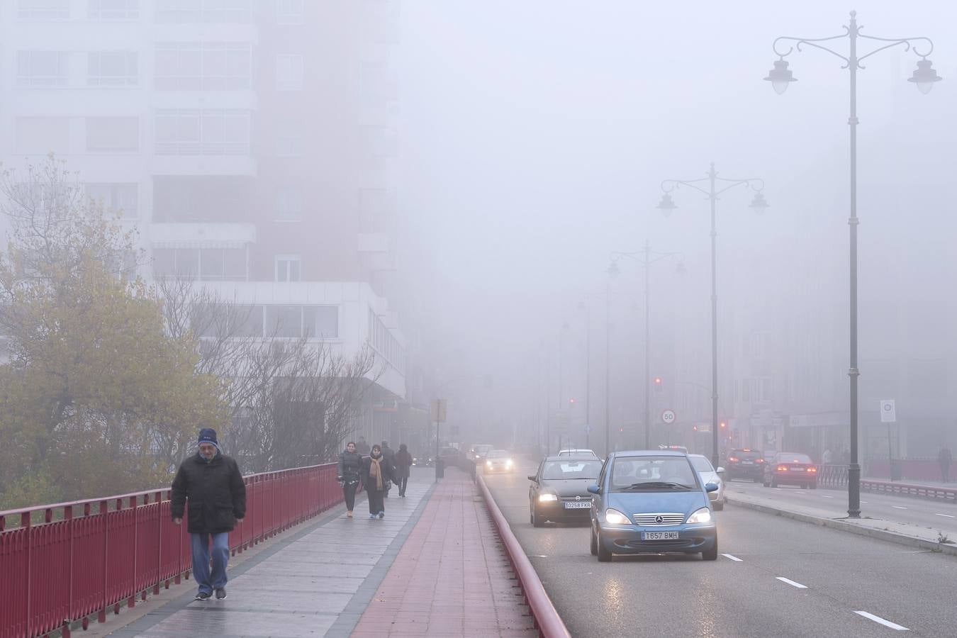 Un mar de niebla cubre Valladolid