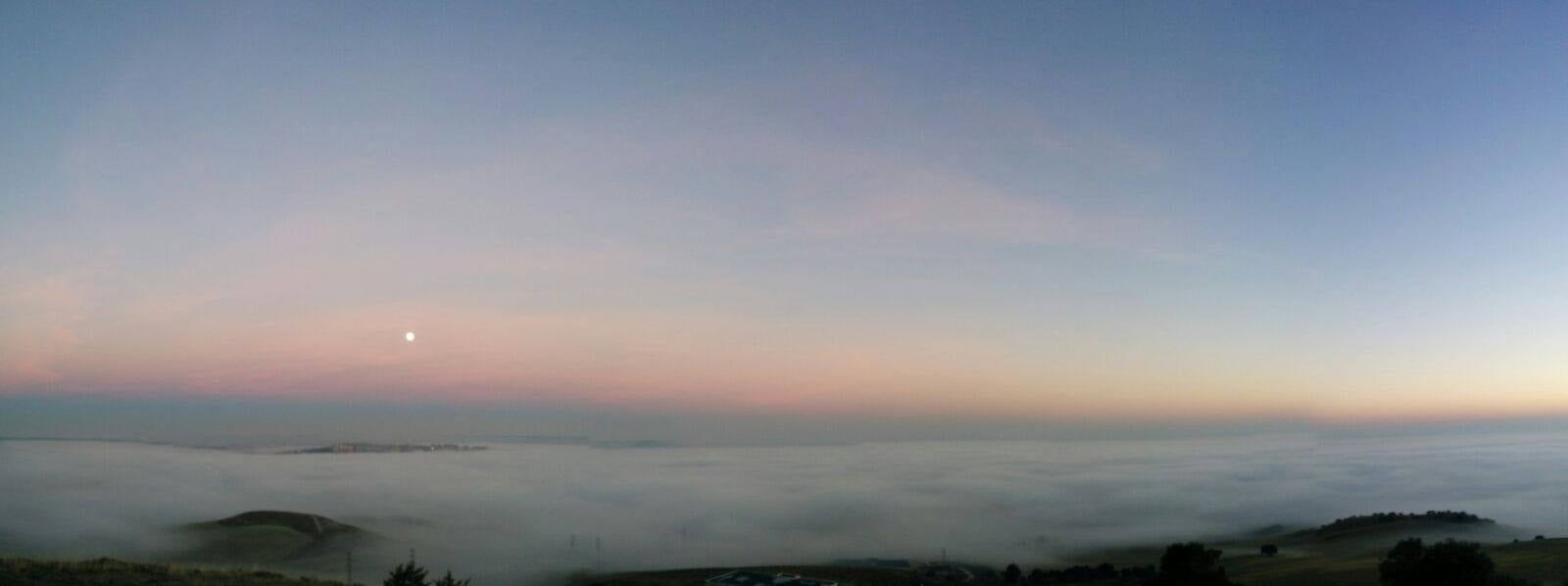 Un mar de niebla cubre Valladolid