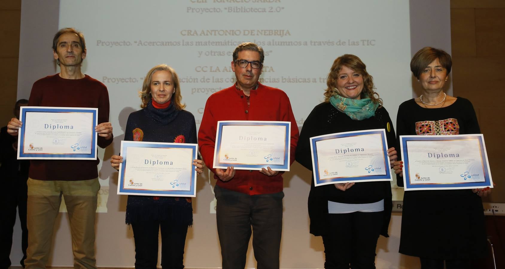 Premios Mejores Experiencias de Calidad. Representantes de los centros IES Fuentesaúco (Fuentesaúco, Zamora), La Asunción (Ponferrada, León), La Anunciata (Trobajo del Camino, León), CRA Antonio de Nebrija (Torresandino, Burgos), CEIP Ignacio Sardá (Carbajales de Alba, Zamora).