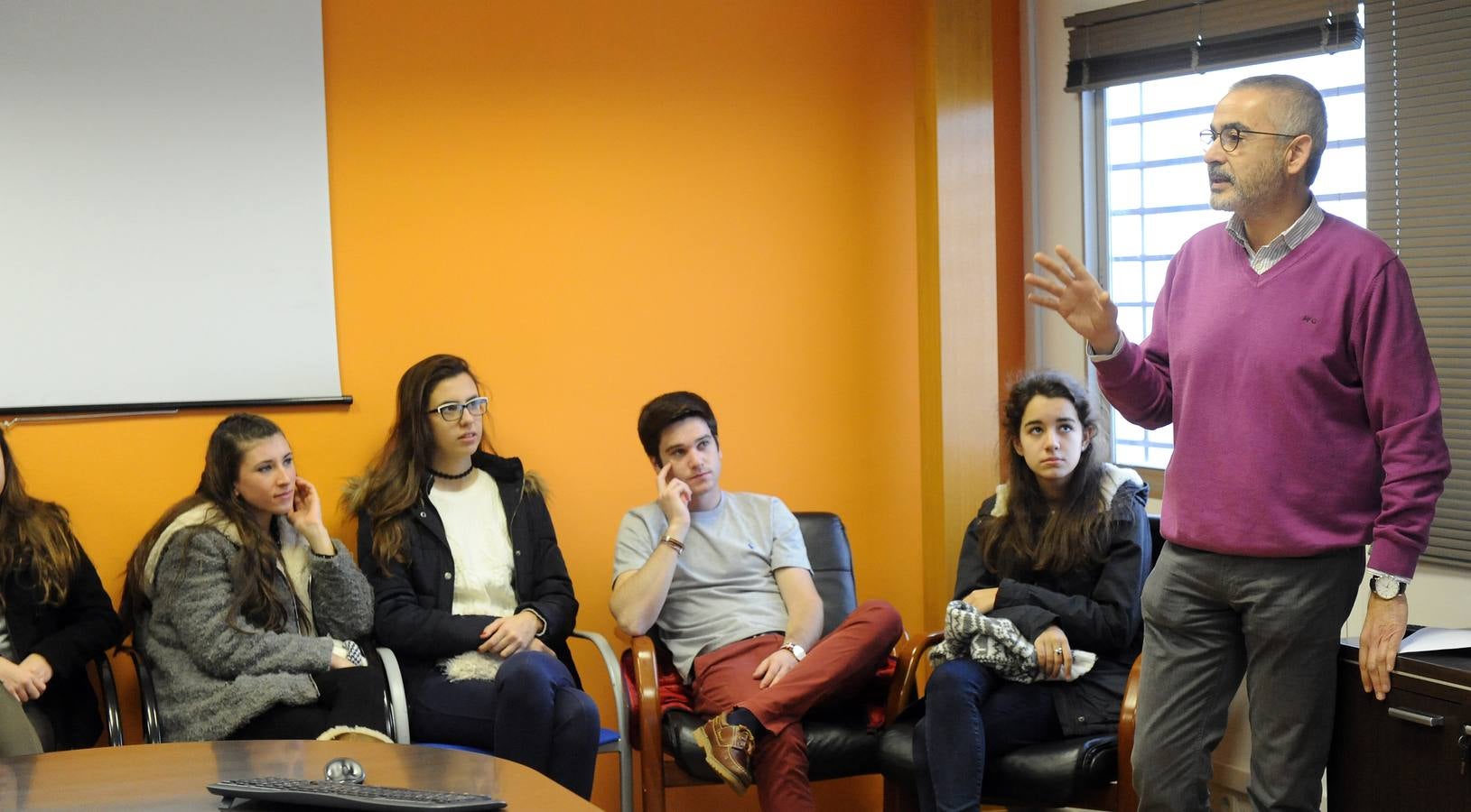Alumnos del colegio Nuestra Señora de Lourdes visitan las instalaciones de Ibermaq dentro del programa STARTinnova