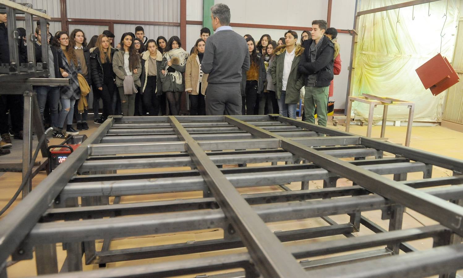 Alumnos del colegio Nuestra Señora de Lourdes visitan las instalaciones de Ibermaq dentro del programa STARTinnova