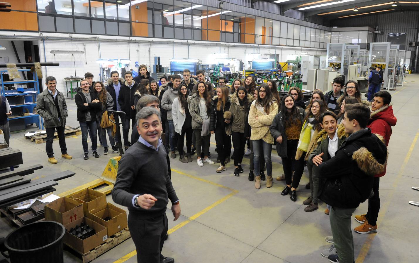 Alumnos del colegio Nuestra Señora de Lourdes visitan las instalaciones de Ibermaq dentro del programa STARTinnova