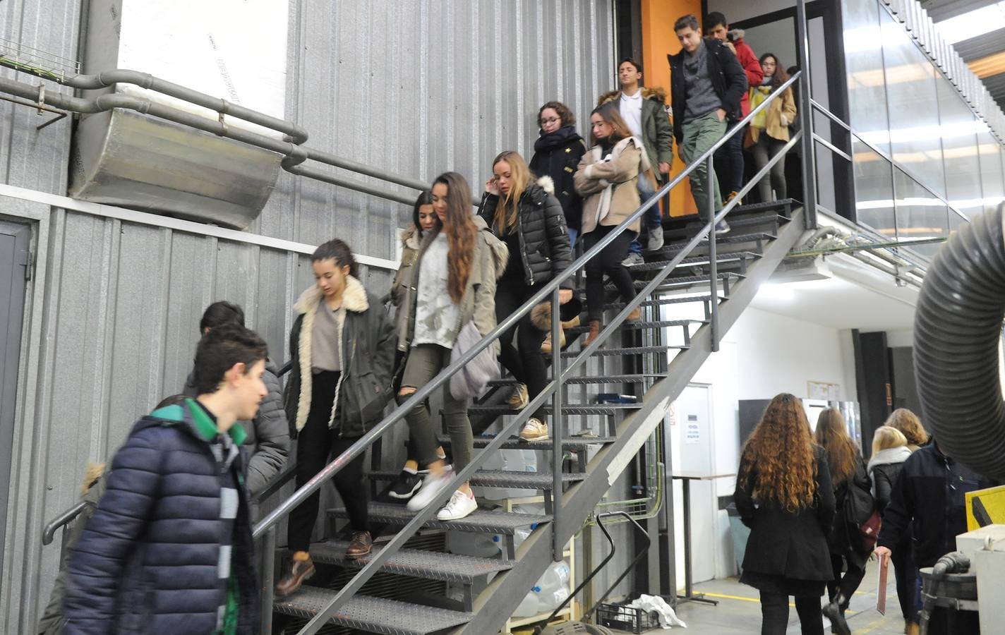 Alumnos del colegio Nuestra Señora de Lourdes visitan las instalaciones de Ibermaq dentro del programa STARTinnova