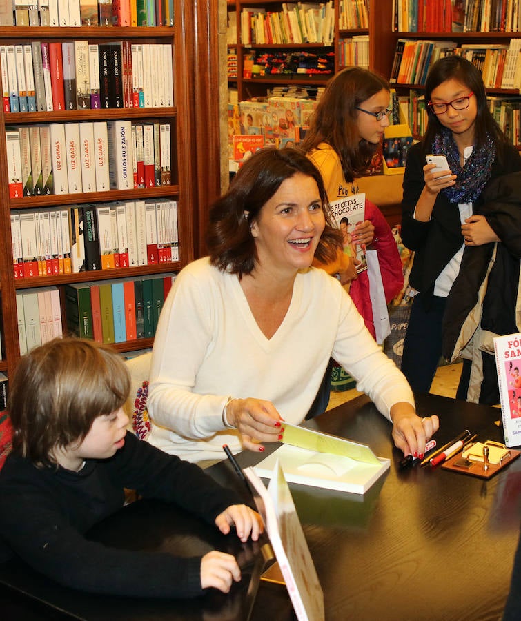 Samantha Vallejo-Nájera firma libros en Segovia