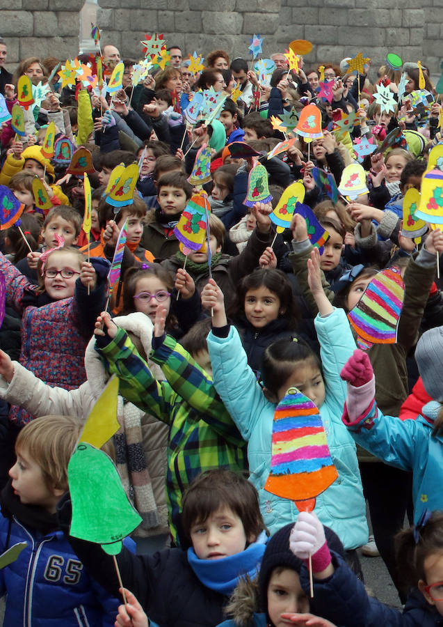 Los alumnos del colegio Claret de Segovia felicitan la Navidad