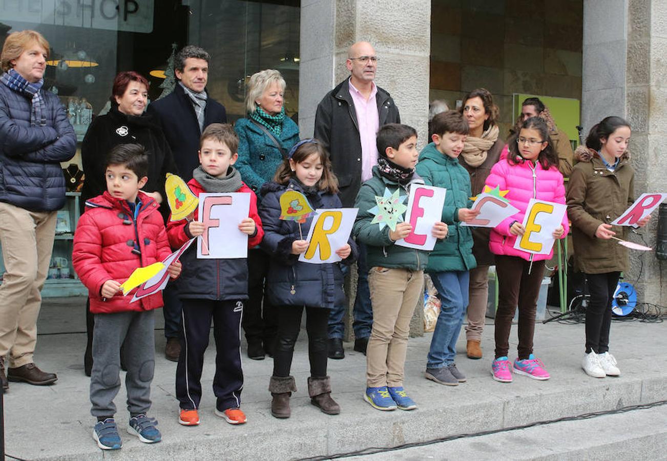 Los alumnos del colegio Claret de Segovia felicitan la Navidad