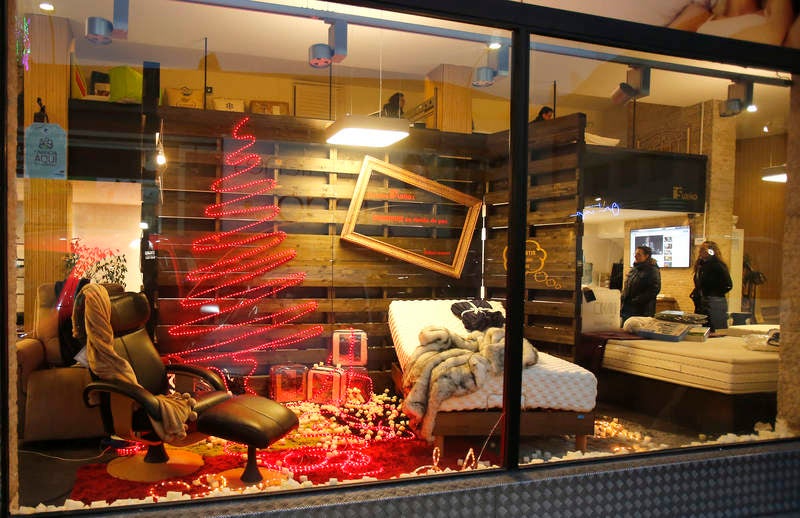 Sueño. Comercio al por menor de muebles.