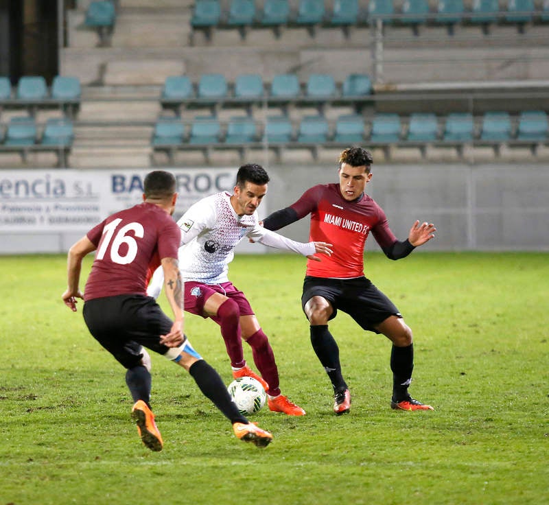 El Jumilla se lleva el triunfo en el triangular con el Deportivo Palencia y el Miami United