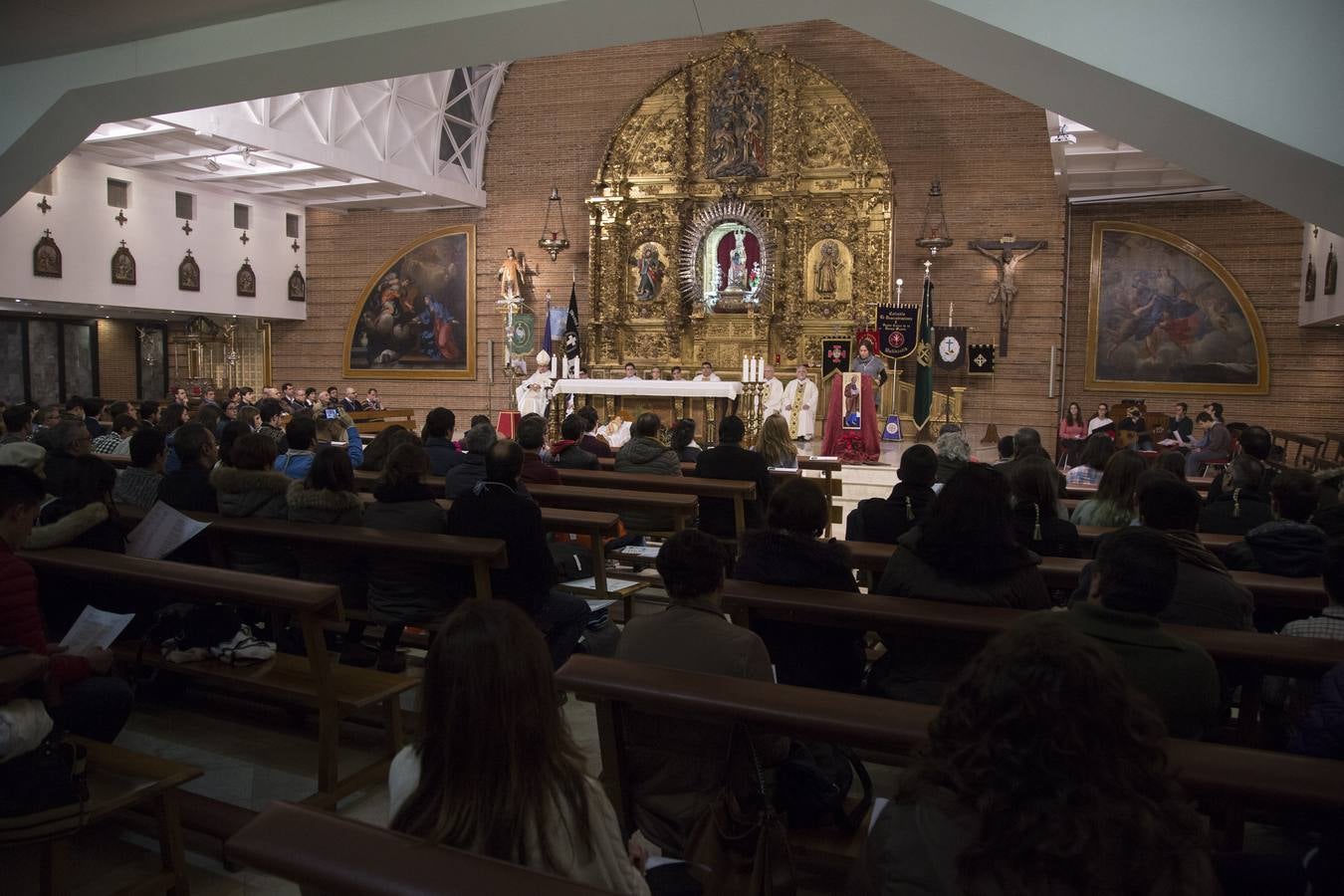 Eucaristía en honor de San Juan Evangelista, patrón de la Juventud Cofrade