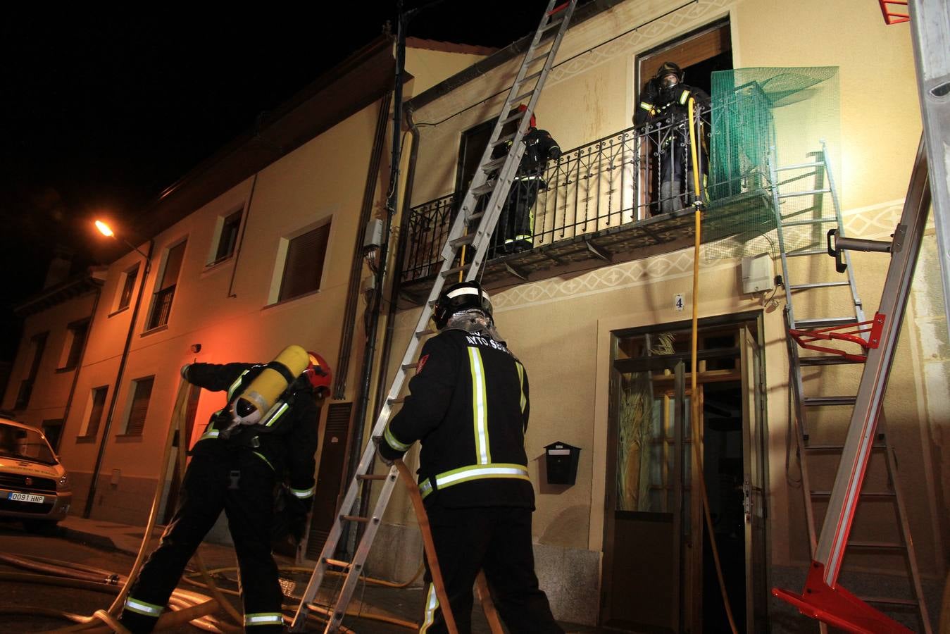 El fuego asola una casa en Zamarramala