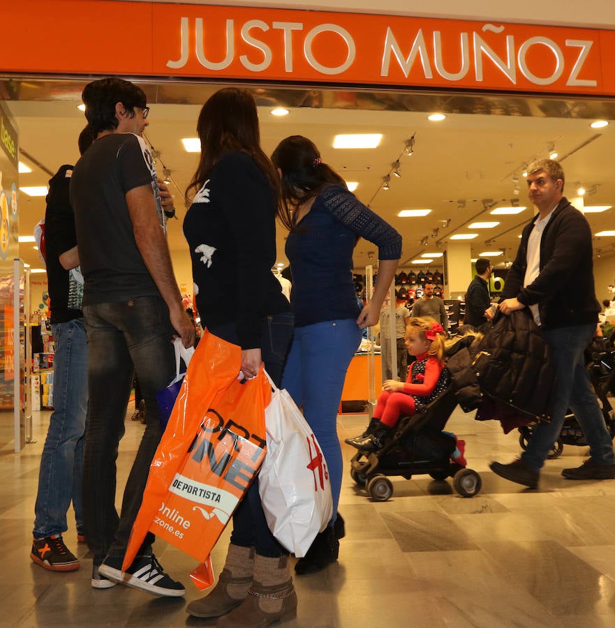 Primer día de rebajas de invierno en Valladolid