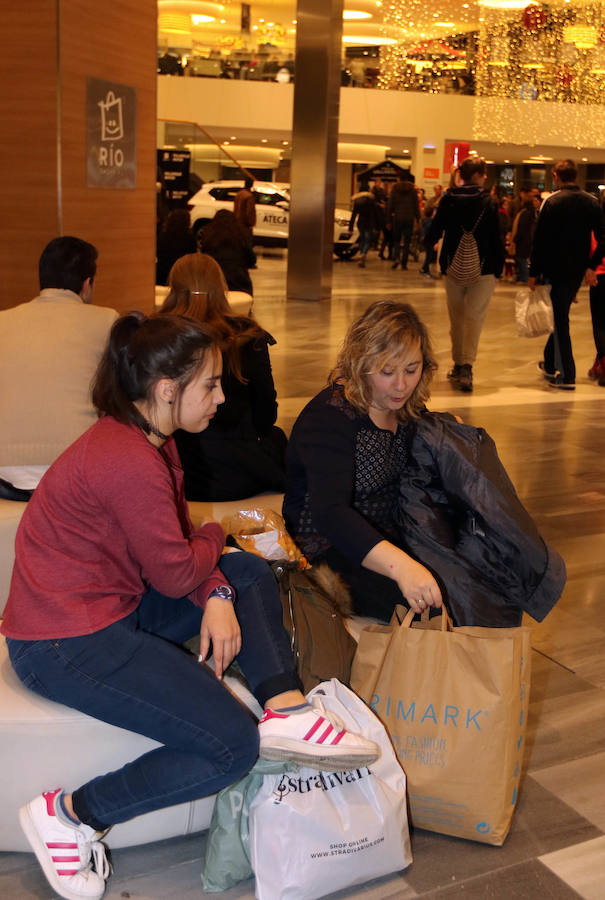 Primer día de rebajas de invierno en Valladolid