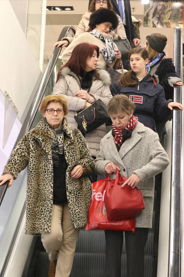 Primer día de rebajas de invierno en Valladolid