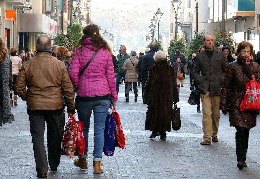 Primer día de rebajas de invierno en Valladolid