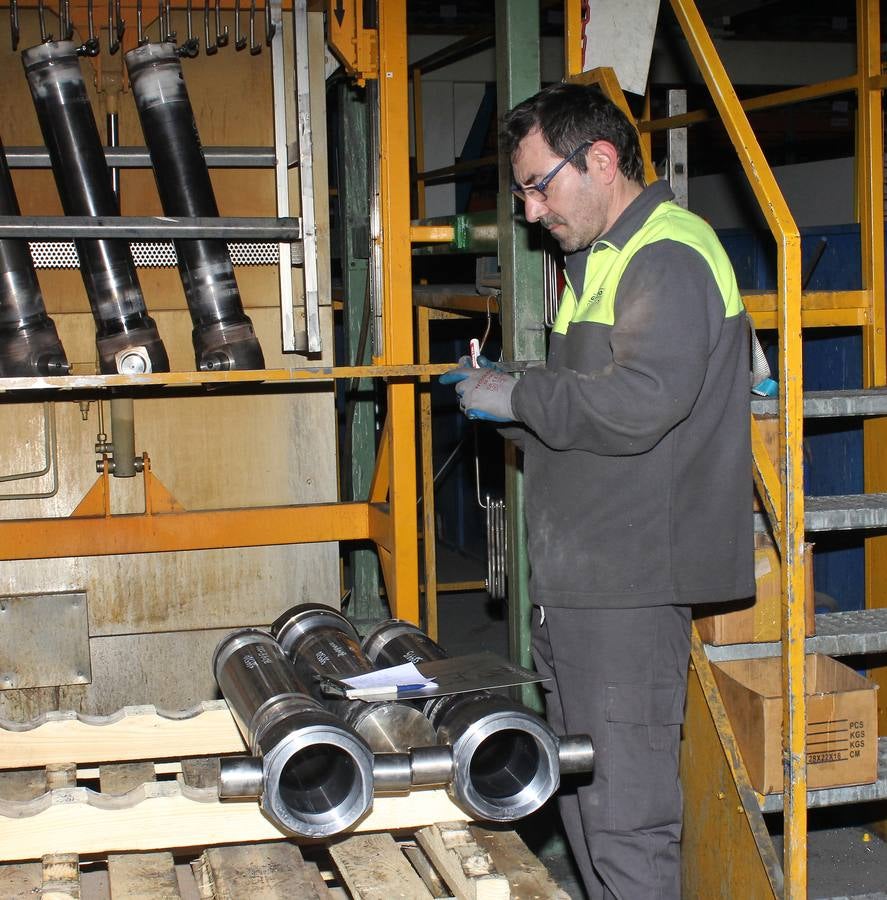El delegado territorial, Luis Domingo González, visita las instalaciones de Cicrosa