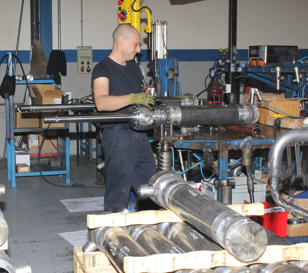 El delegado territorial, Luis Domingo González, visita las instalaciones de Cicrosa