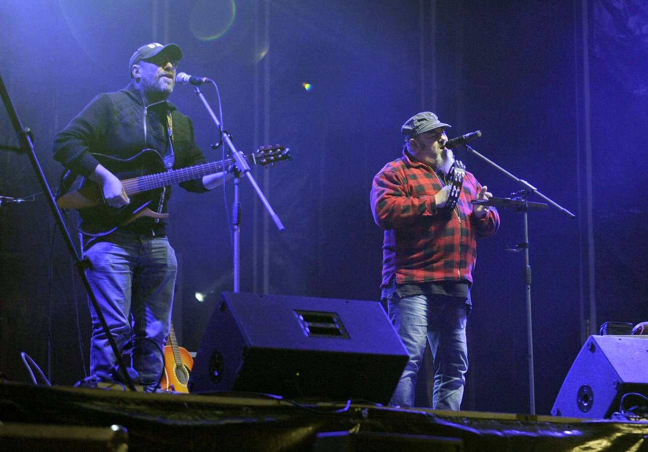 Los Pichas y Dos Perros animan la noche en la Plaza Pingüinos