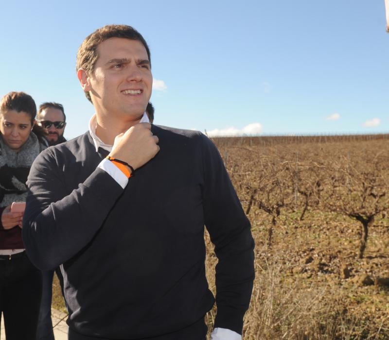 Albert Rivera visita las obras del nuevo almacén logístico y embotelladora de Cuatro Rayas