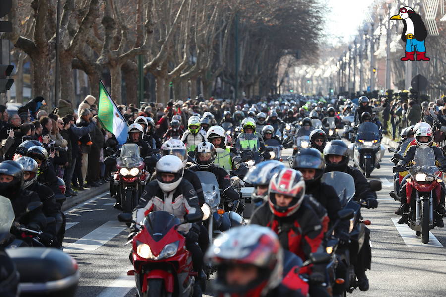 Ambiente en el desfile de banderas de Pingüinos en Valladolid (Fotos 1)