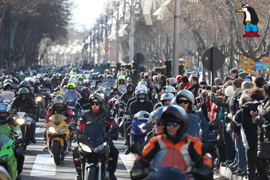 Ambiente en el desfile de banderas de Pingüinos en Valladolid (Fotos 1)