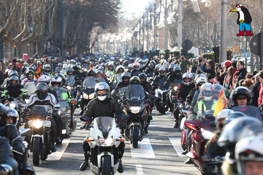 Ambiente en el desfile de banderas de Pingüinos en Valladolid (Fotos 1)