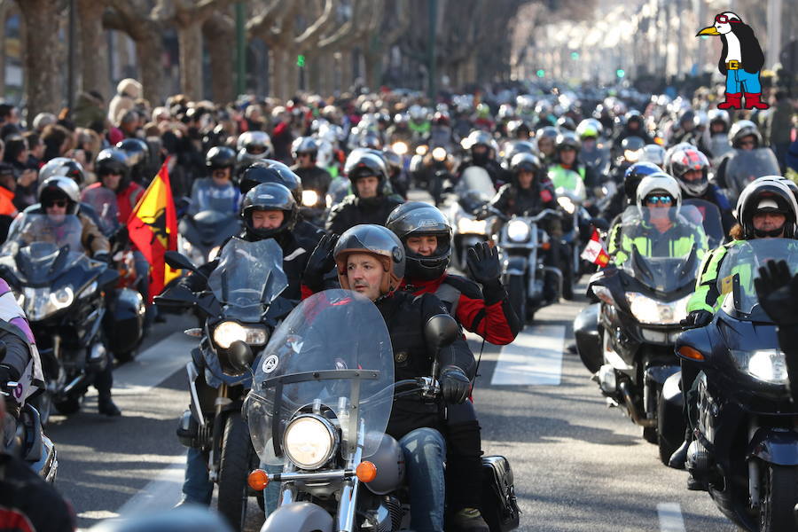 Ambiente en el desfile de banderas de Pingüinos en Valladolid (Fotos 1)