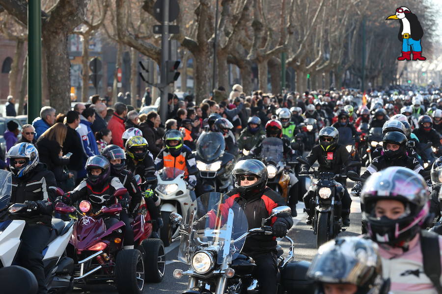 Ambiente en el desfile de banderas de Pingüinos en Valladolid (Fotos 2)