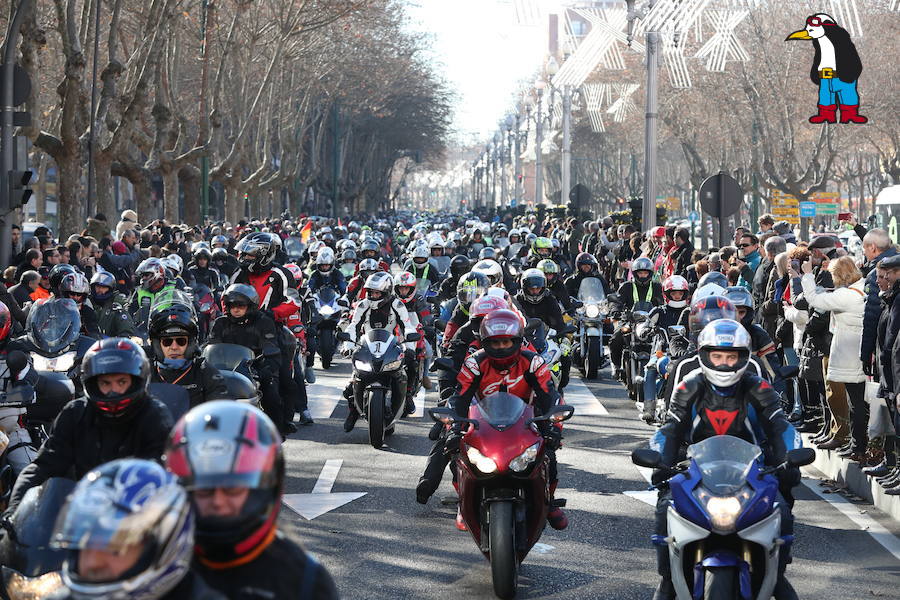 Ambiente en el desfile de banderas de Pingüinos en Valladolid (Fotos 2)