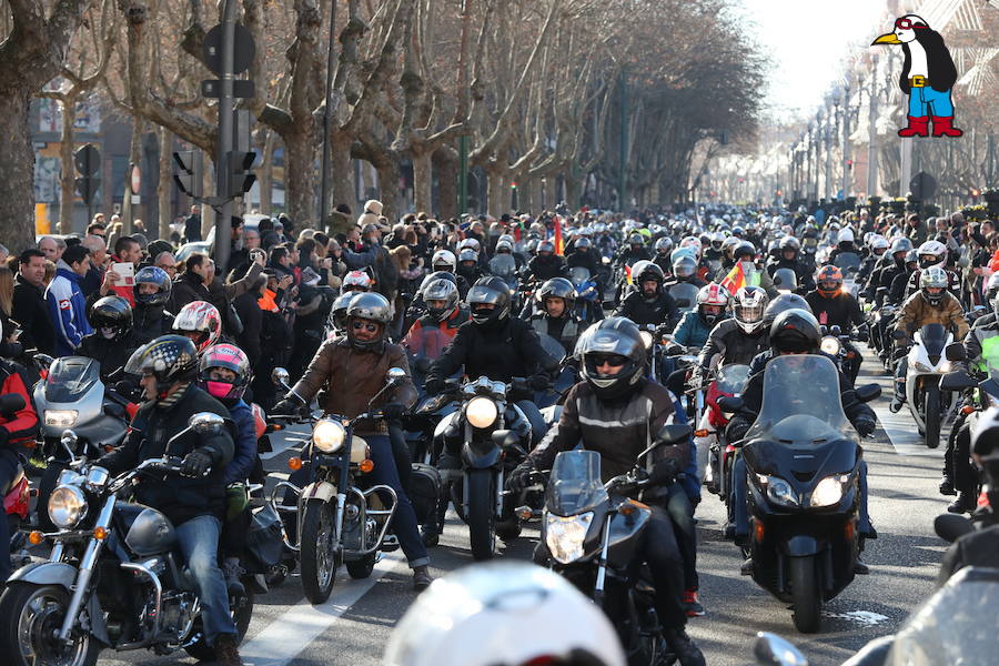 Ambiente en el desfile de banderas de Pingüinos en Valladolid (Fotos 2)