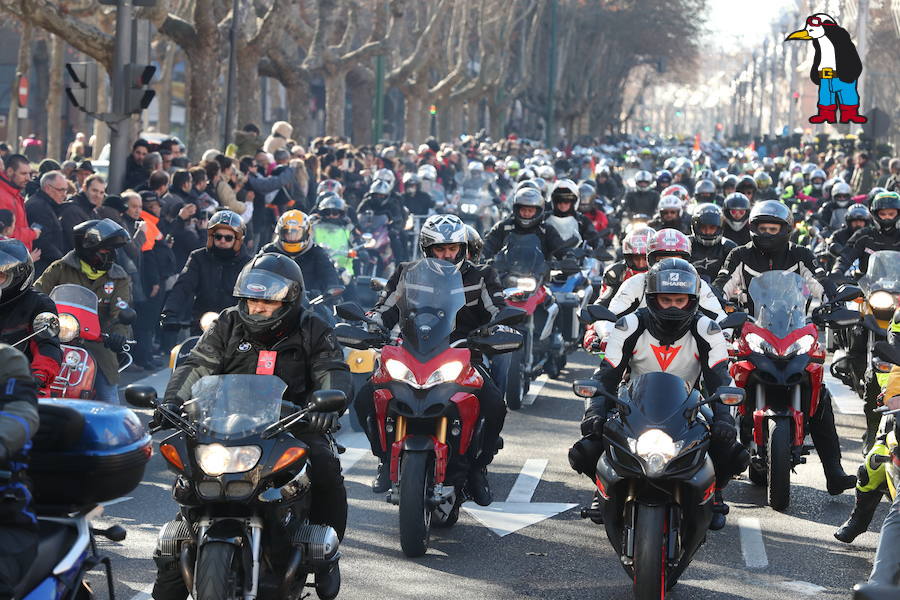 Ambiente en el desfile de banderas de Pingüinos en Valladolid (Fotos 2)