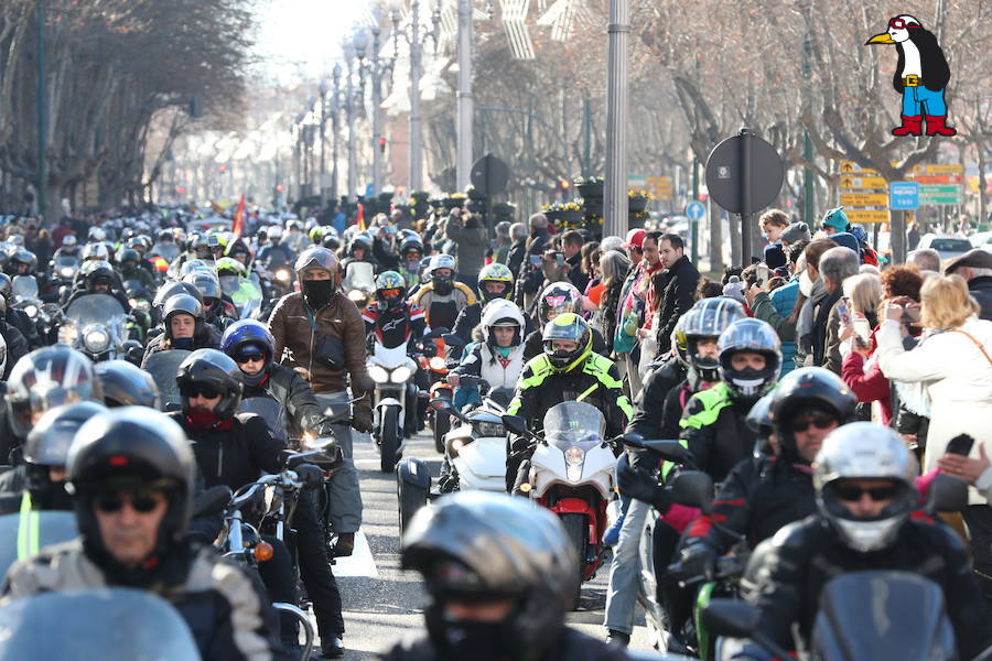 Ambiente en el desfile de banderas de Pingüinos en Valladolid (Fotos 2)