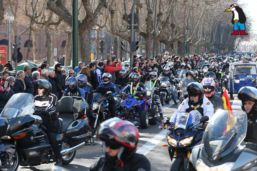 Ambiente en el desfile de banderas de Pingüinos en Valladolid (Fotos 2)