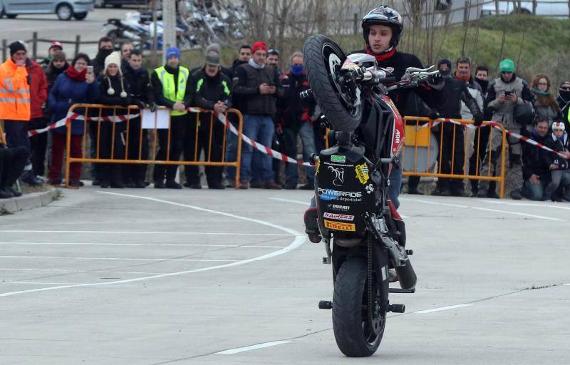 Los moteros de La Leyenda Continúa inundan con sus motos Sepúlveda (Segovia)