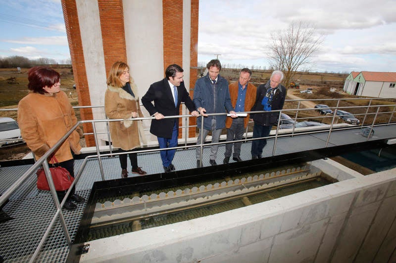 El consejero de Fomento y Medio Ambiente visita las localidades de Villarramiel, Paredes de Nava y Fuentes de Nava