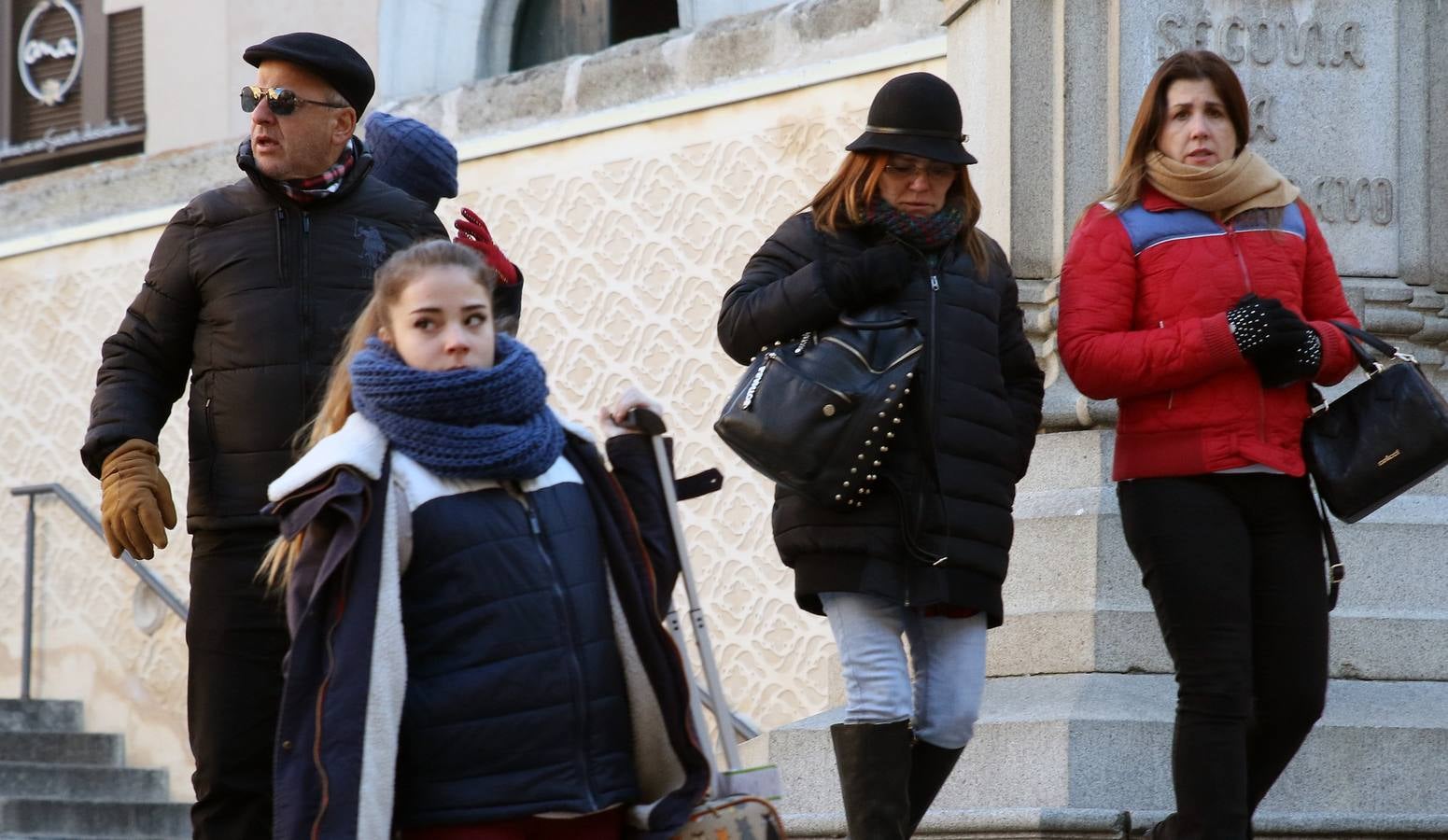 El frío hace tiritar a los segovianos