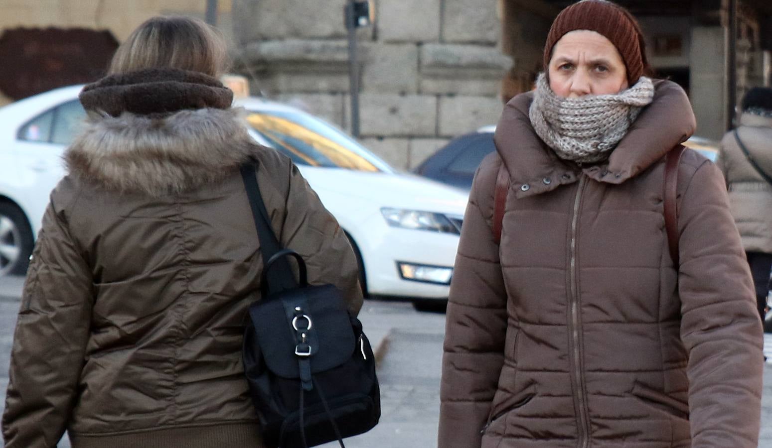 El frío hace tiritar a los segovianos