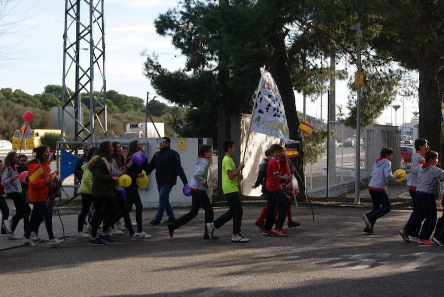 Manifestación de los niños del colegio San Agustín en contra de los cierres de Lauki y Dulciora