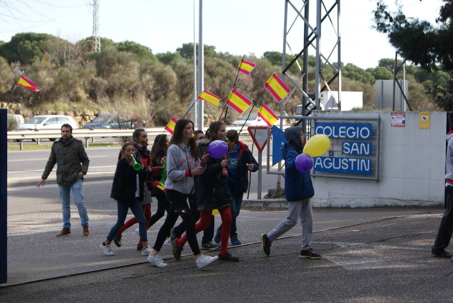 Manifestación de los niños del colegio San Agustín en contra de los cierres de Lauki y Dulciora