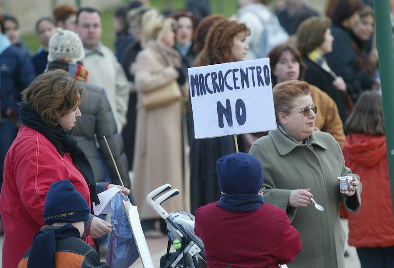 Así protestaban los vecinos contra el &#039;macrocentro&#039; de Cruz Roja en Girón en 2002