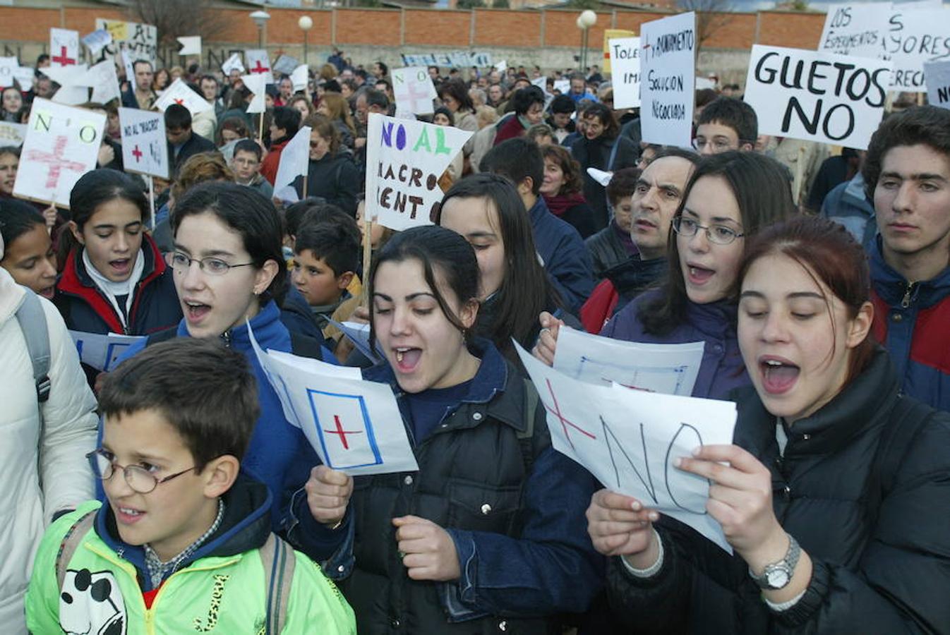 Así protestaban los vecinos contra el &#039;macrocentro&#039; de Cruz Roja en Girón en 2002