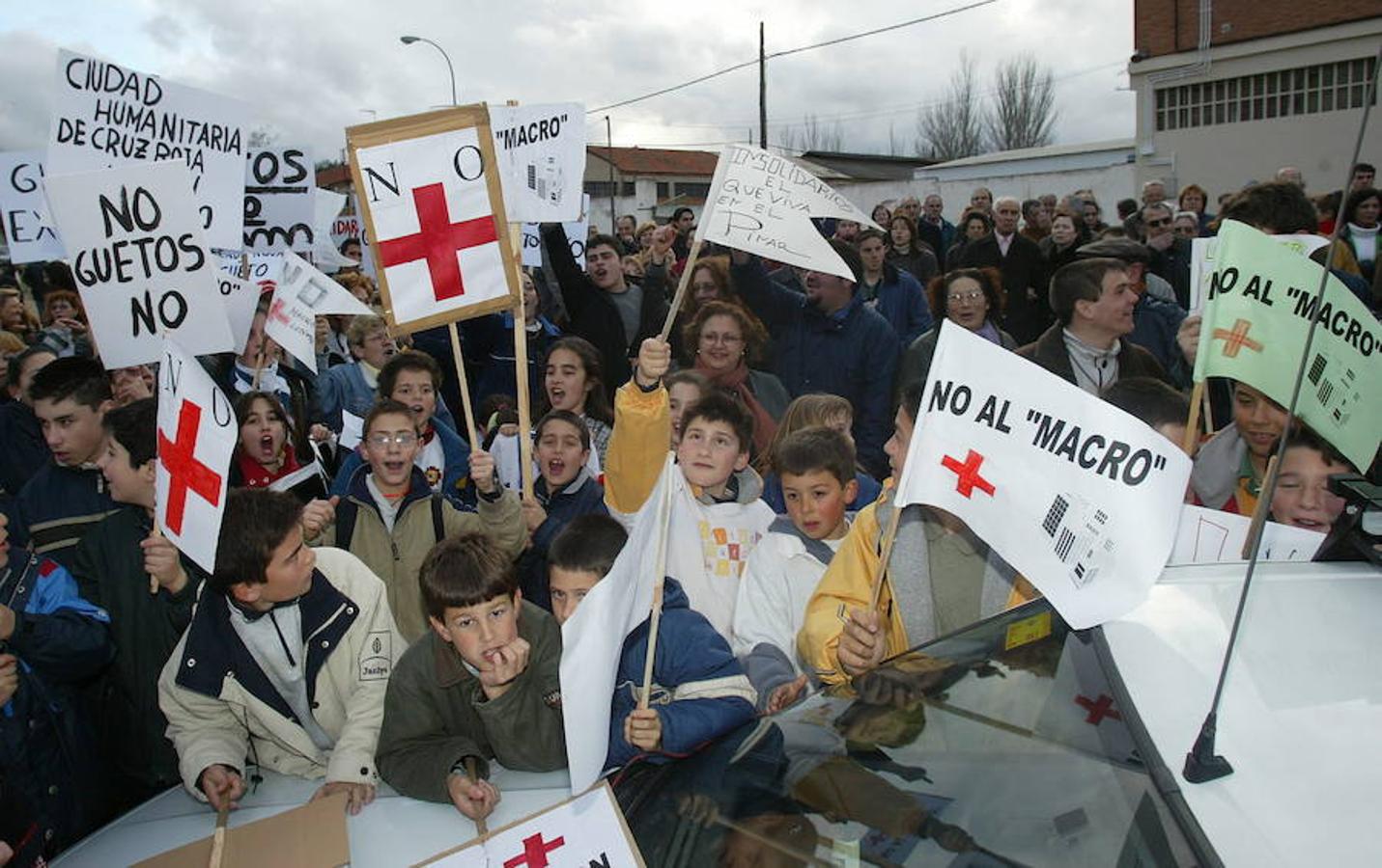 Así protestaban los vecinos contra el &#039;macrocentro&#039; de Cruz Roja en Girón en 2002