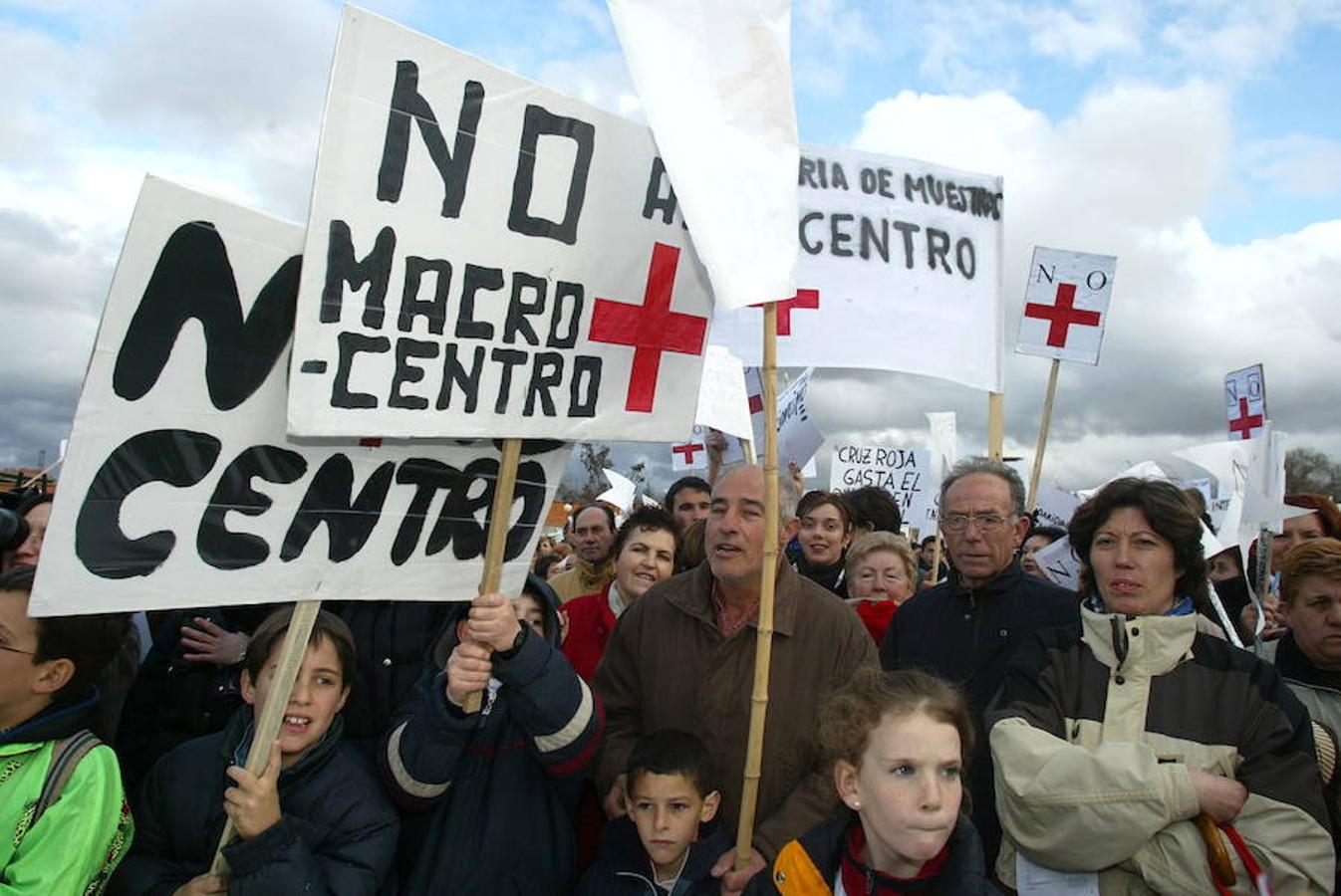 Así protestaban los vecinos contra el &#039;macrocentro&#039; de Cruz Roja en Girón en 2002