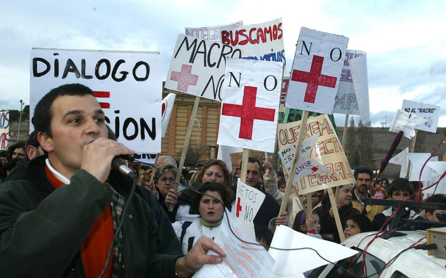 Así protestaban los vecinos contra el &#039;macrocentro&#039; de Cruz Roja en Girón en 2002