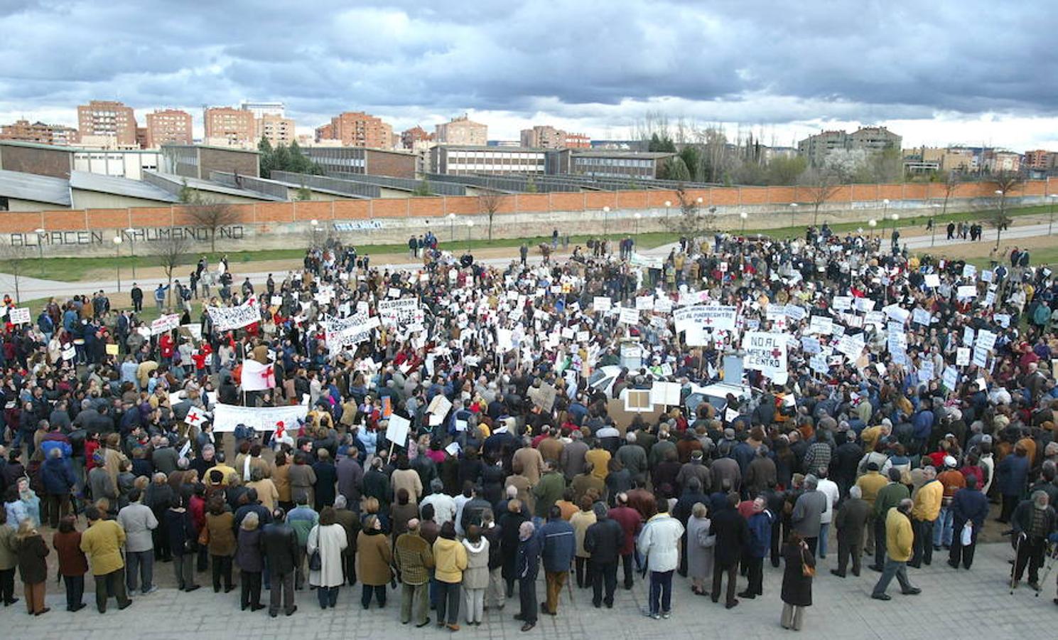 Así protestaban los vecinos contra el &#039;macrocentro&#039; de Cruz Roja en Girón en 2002